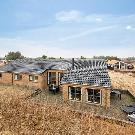 Feriehus Lovely With Hot Tub And Sauna Near Sondervig *