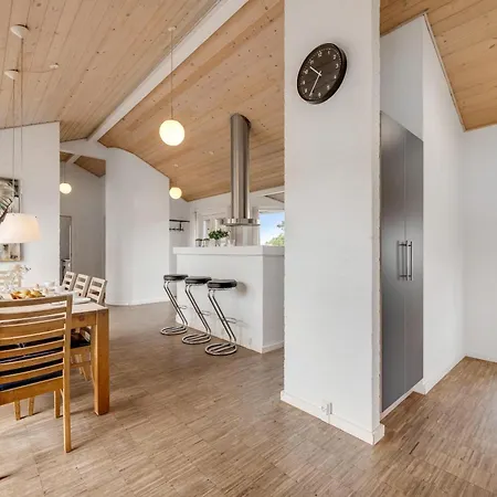 Lovely With Hot Tub And Sauna Near Sondervig