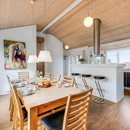 Lovely With Hot Tub And Sauna Near Sondervig Feriehus