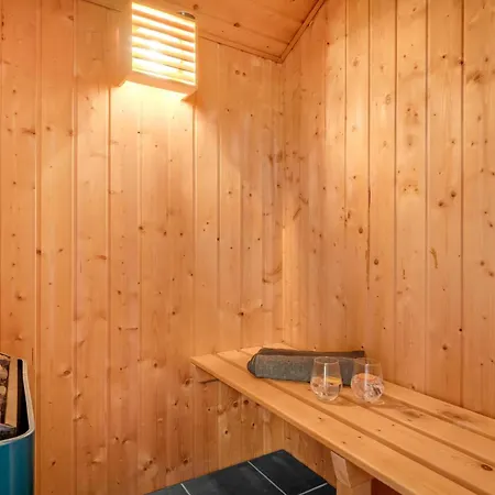Lovely With Hot Tub And Sauna Near Sondervig *