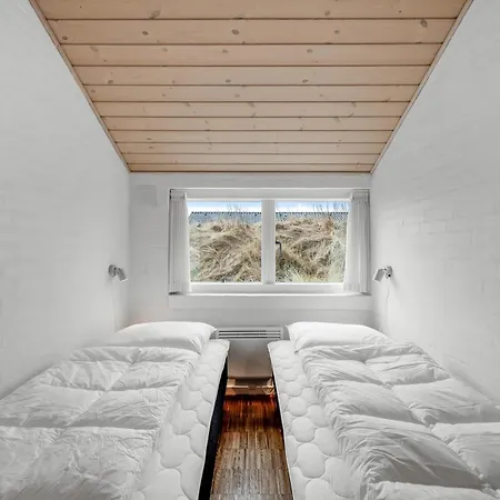 Lovely With Hot Tub And Sauna Near Sondervig *