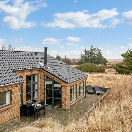 Feriehus Lovely With Hot Tub And Sauna Near Sondervig *